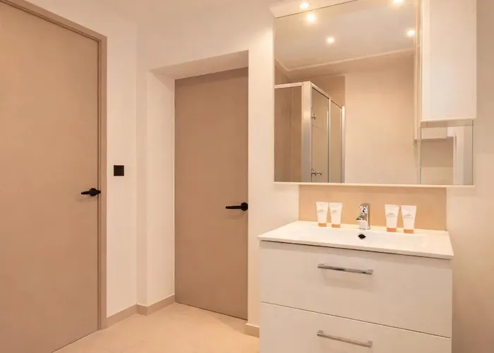Gare Montparnasse - Premium Family Flat For 5, 2br Paris